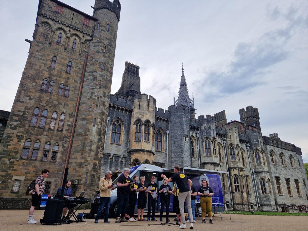 Côr Heb Enw at CEO Sleepout